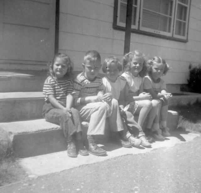 Debbie, Donna & 3 friends on our front steps